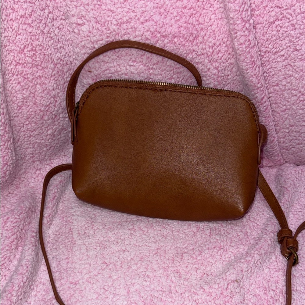 Universal Thread Crossbody Bag - Picture 3 of 8